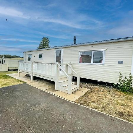 Brilliant 6 Berth Caravan With Decking At Heacham Beach Park Ref 21031A Hotel Exterior photo