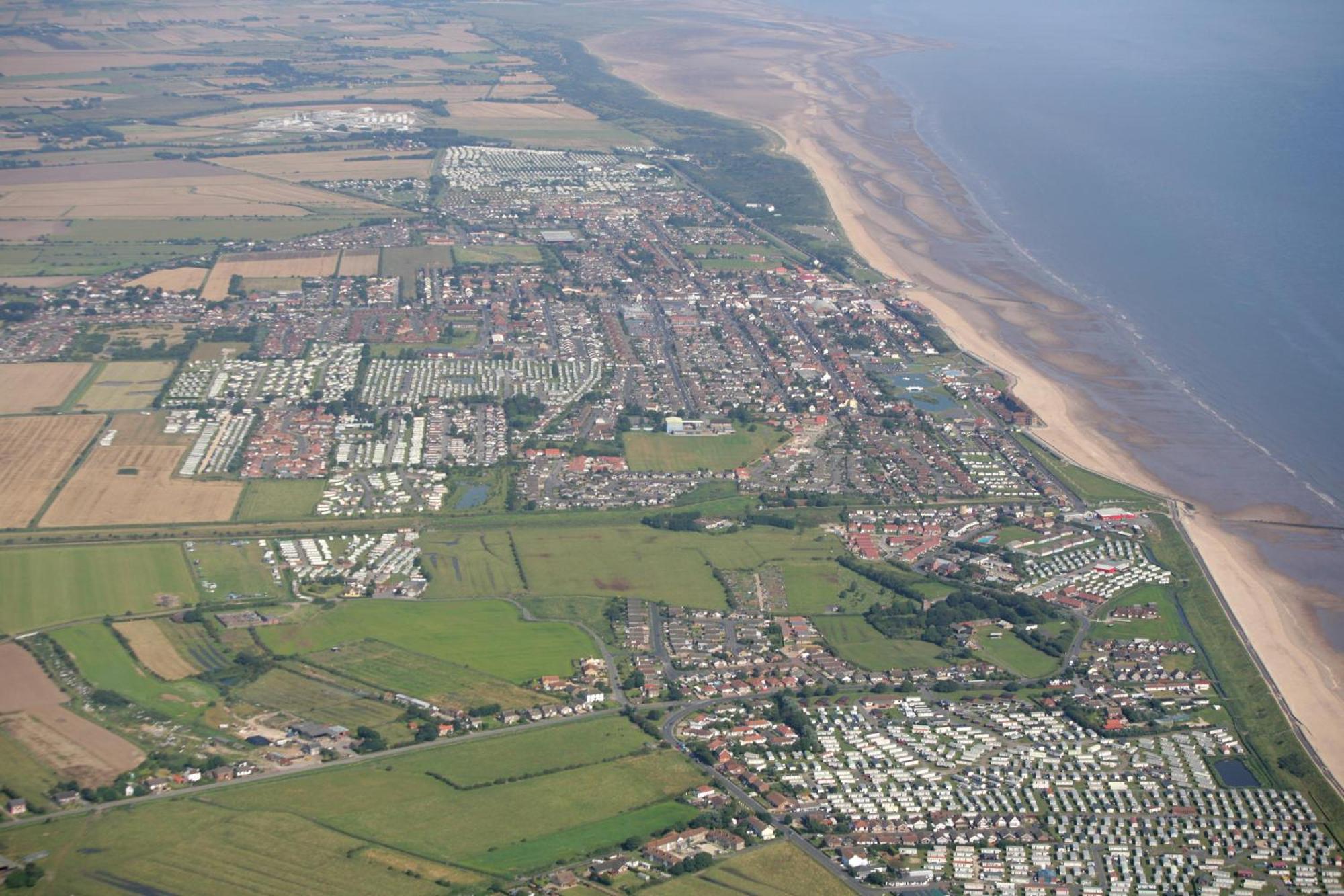 Brilliant 6 Berth Caravan With Decking At Heacham Beach Park Ref 21031A Hotel Exterior photo