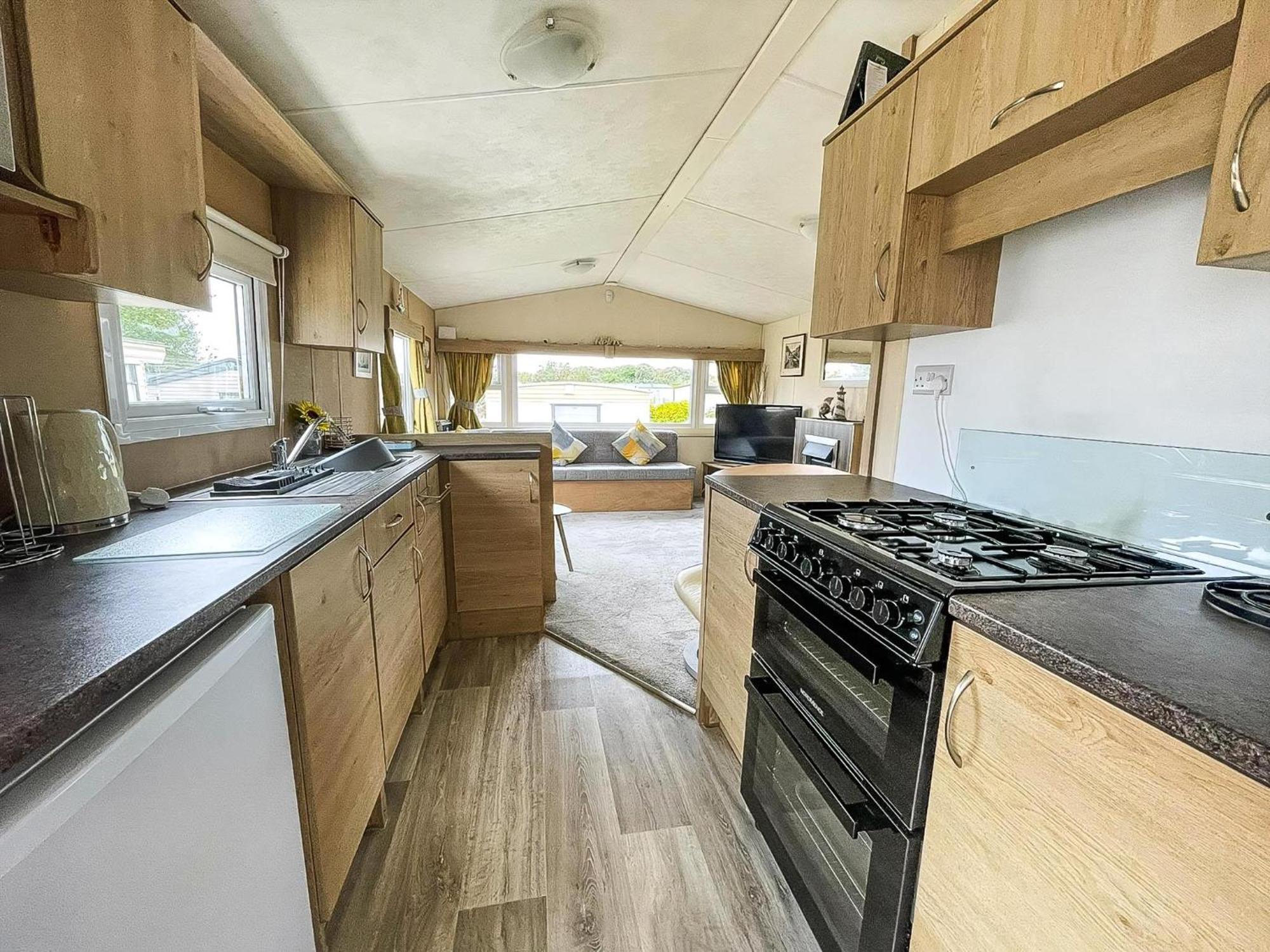 Brilliant 6 Berth Caravan With Decking At Heacham Beach Park Ref 21031A Hotel Exterior photo